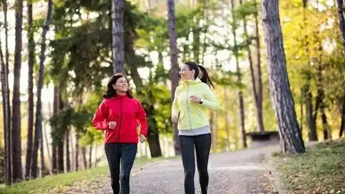 Moverse para vivir más: el ejercicio alarga la supervivencia tras un cáncer de colon