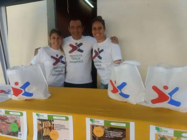 El IPED entregó 57 bolsones en la feria itinerante