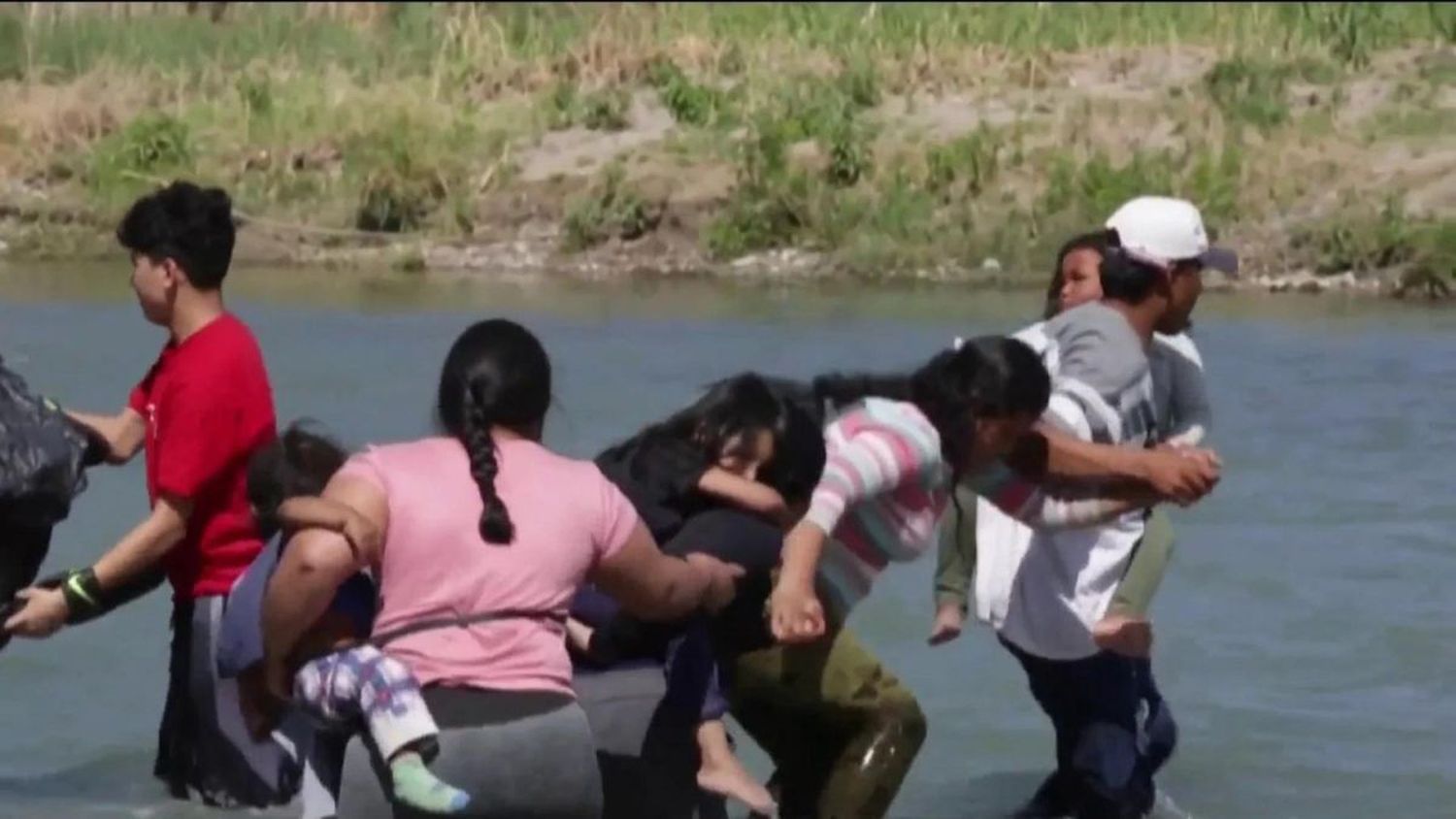 Caos en la frontera México- EE.UU.: migrantes venezolanos exceden la capacidad de las autoridades