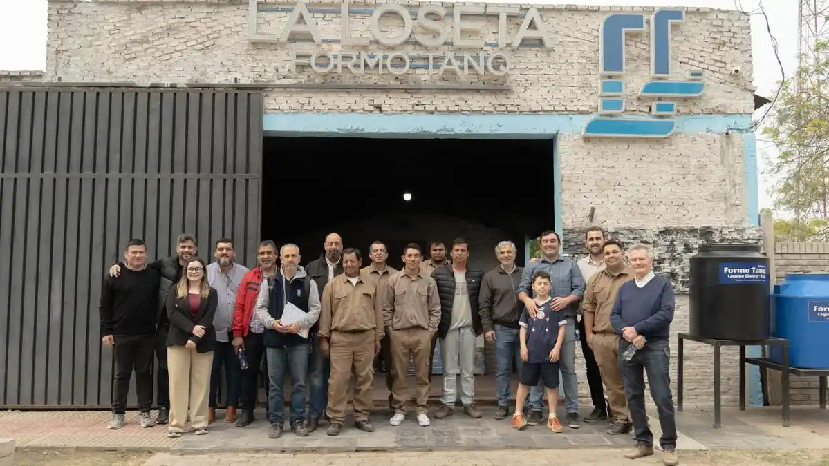 Suman a estudiantes y egresados de la UPLAB para pasantias en empresas locales