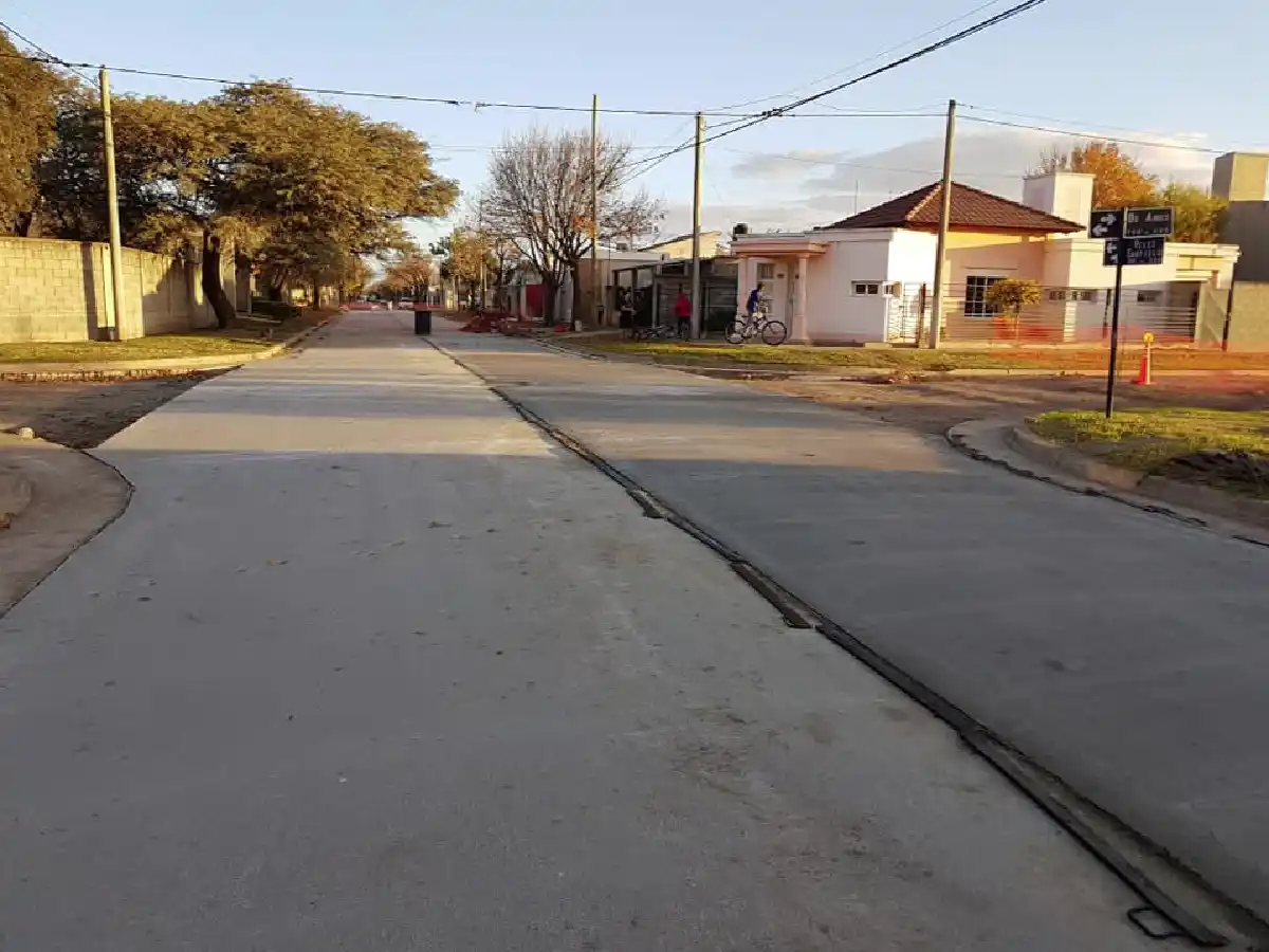 Avanzan obras de pavimentación y desagües en Freyre 