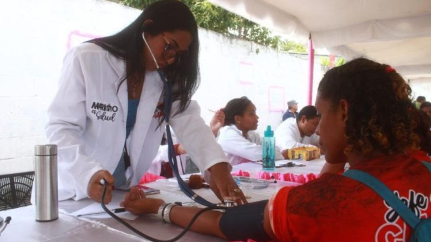 RELACIONAMIENTO SOCIAL EN MARCHA: Gobierno y clínicas privadas firman convenio para atención a la mujer