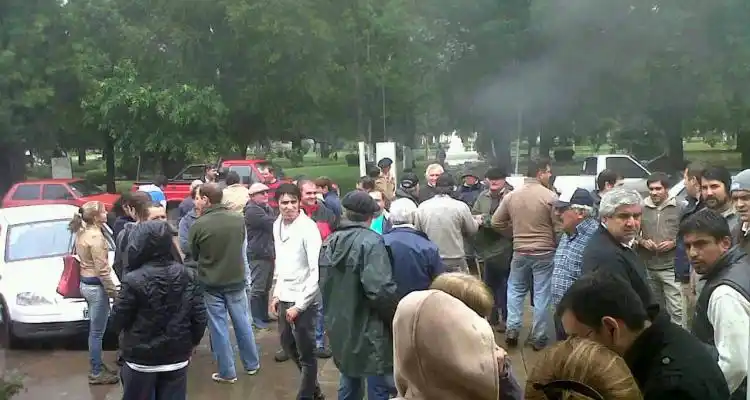 Vecinos de Doyle reclaman seguridad frente a la Delegación municipal de Santa Lucía