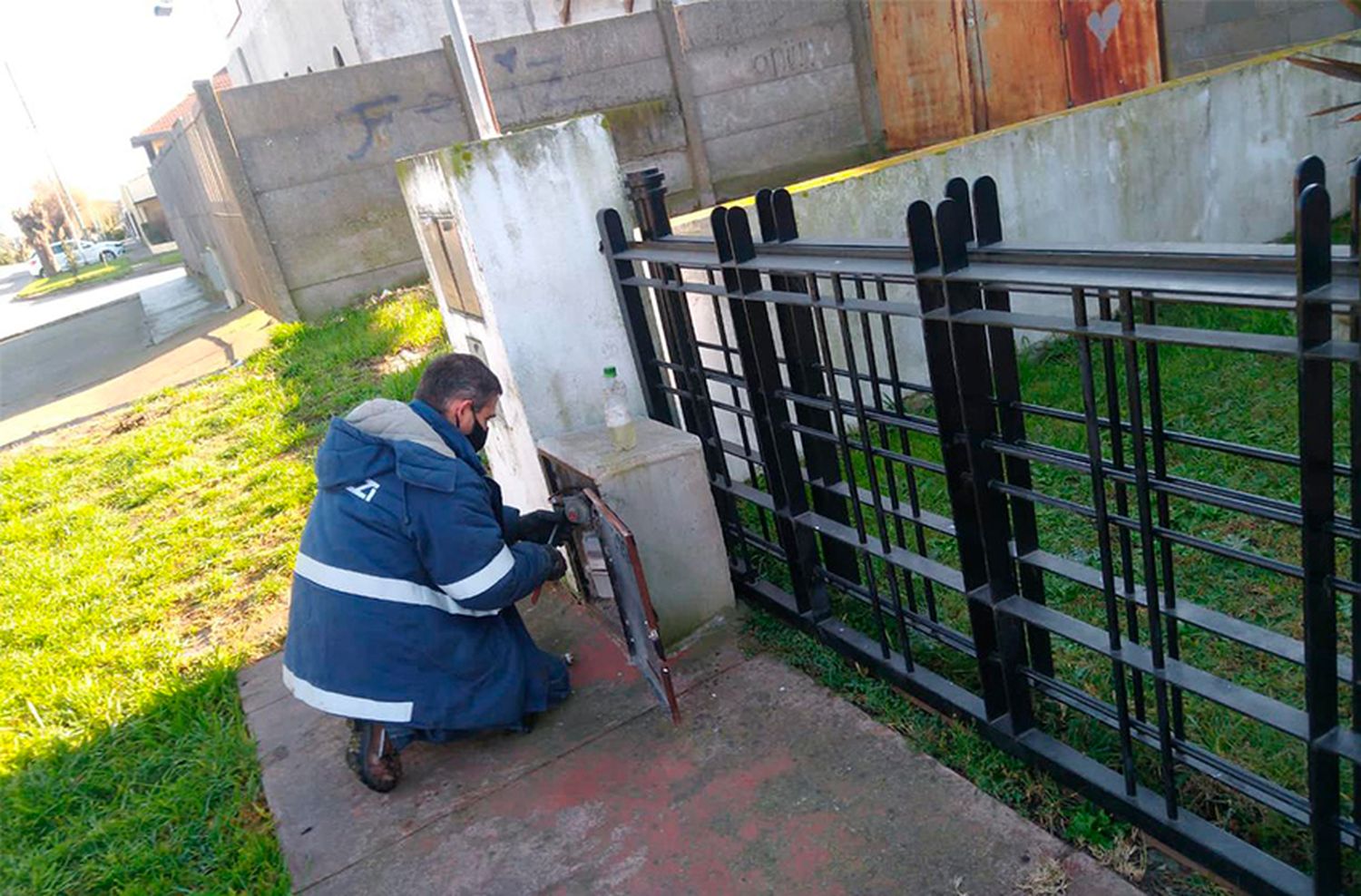 Una caminata de 5 cuadras para robar 28 caños de bronce