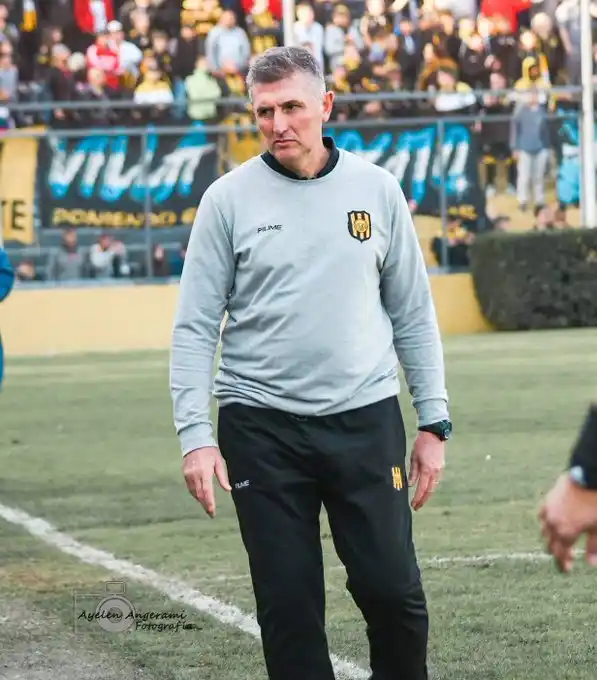 Carlos Mayor será el DT de Santamarina.