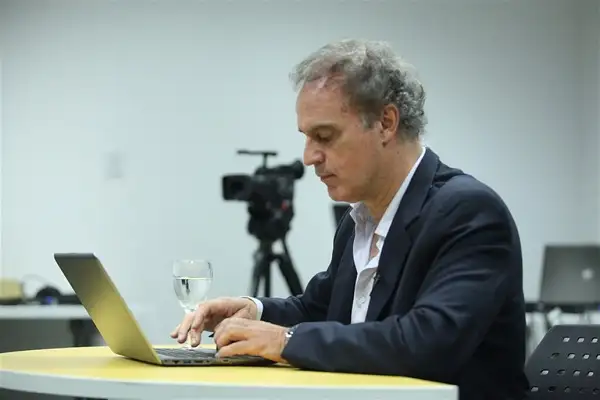 Aníbal Ibarra defenderá a Cristina Kirchner en la causa AMIA