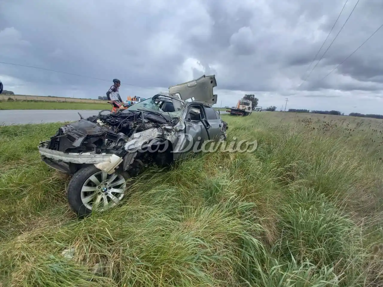 El auto en el que murieron dos jóvenes loberenses quedó dentro de un establecimiento rural.