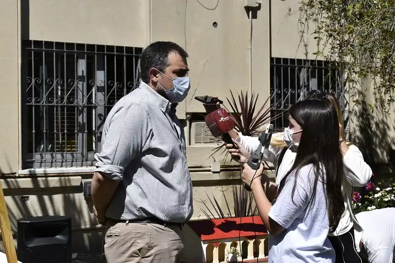 Sancho analizó la situación actual de la pandemia ante Juantia Lafalce tras recibir la distinción.