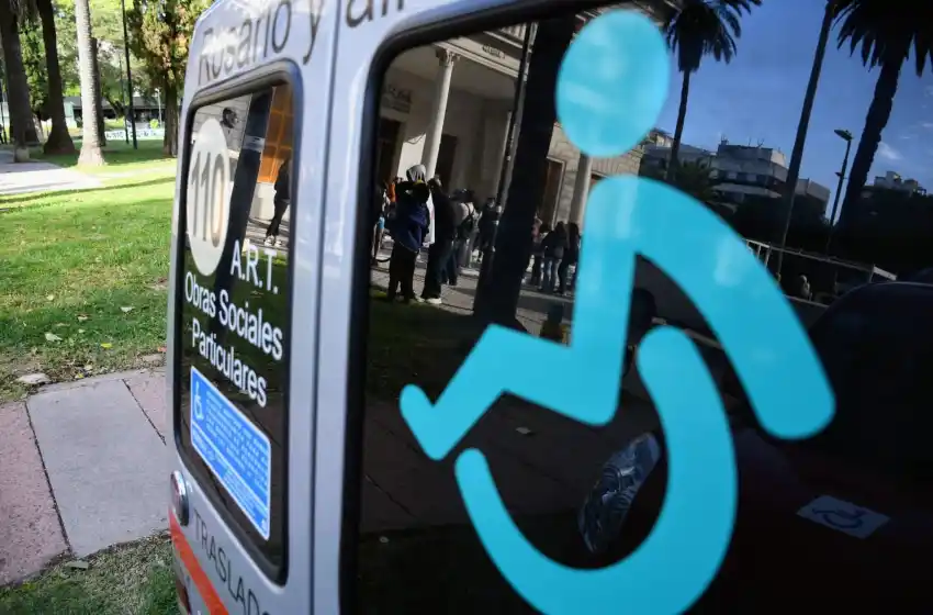 Alrededor de 200 chicos con discapacidad no disponen del servicio de transporte por una reclamo salarial