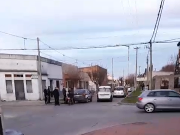 Accidente de tránsito en San Martín y Chivilcoy: una moto colisionó contra un auto