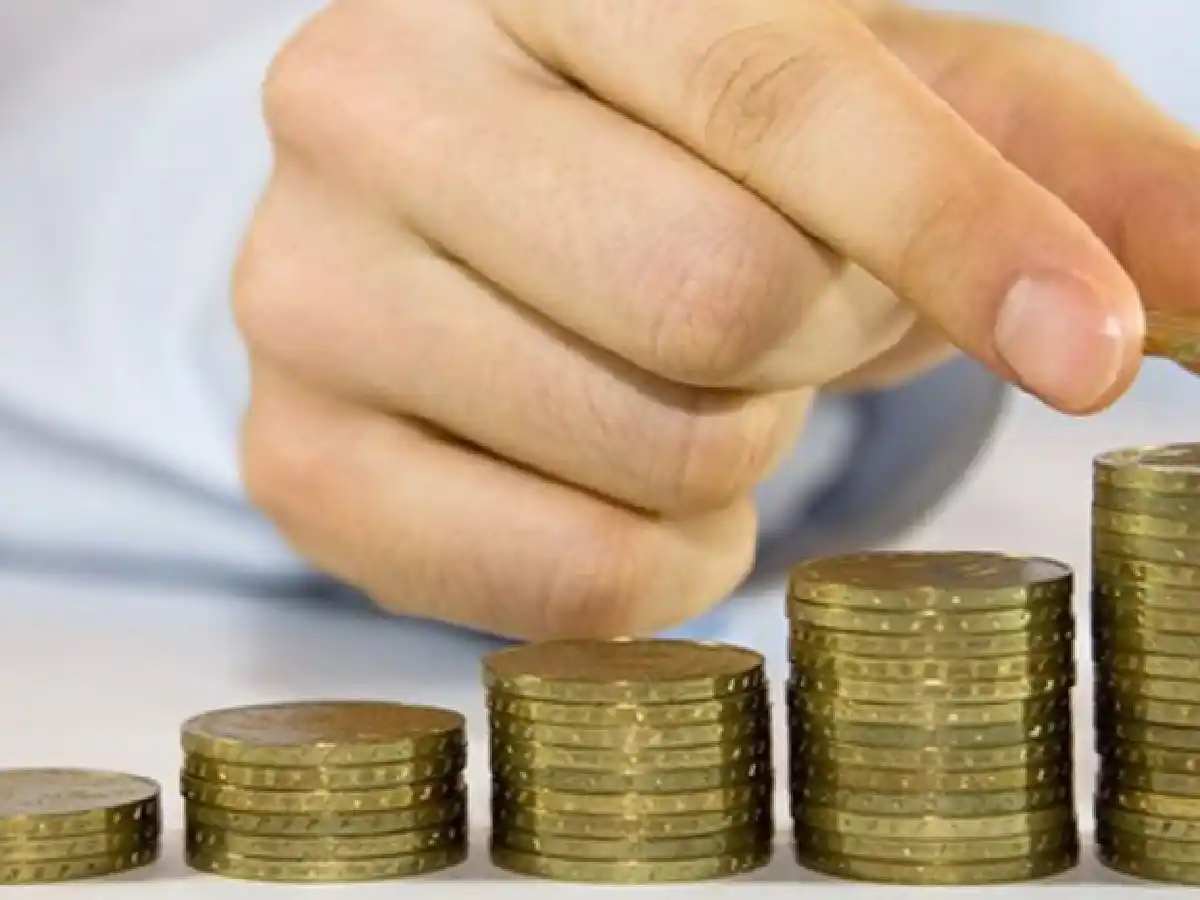 El Gobierno propuso aumentar el salario mínimo un 35% en tres cuotas