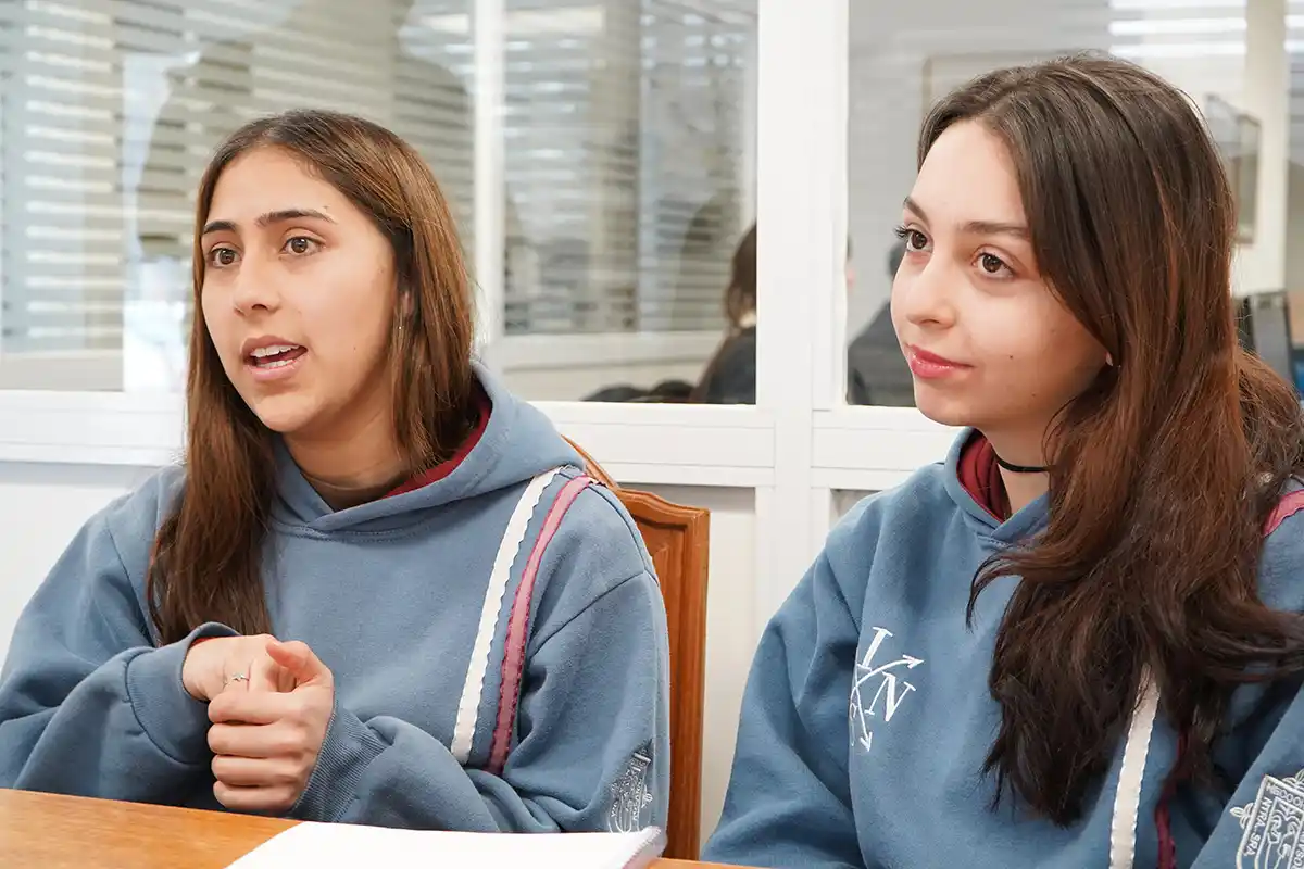 Estudiantes. Candelaria Verón y Albertina Arana del Instituto Nuestra Señora del Rosario