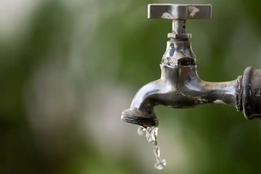 Baja presión de agua en varios sectores de la ciudad: ¿de qué se trata?