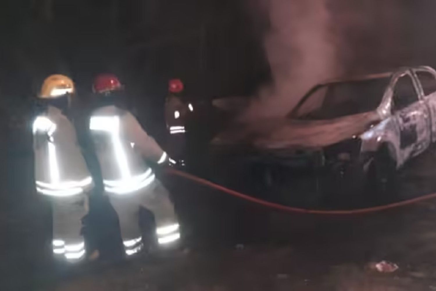 Se incendiaron quince autos en el puesto caminero de Zárate-Brazo Largo