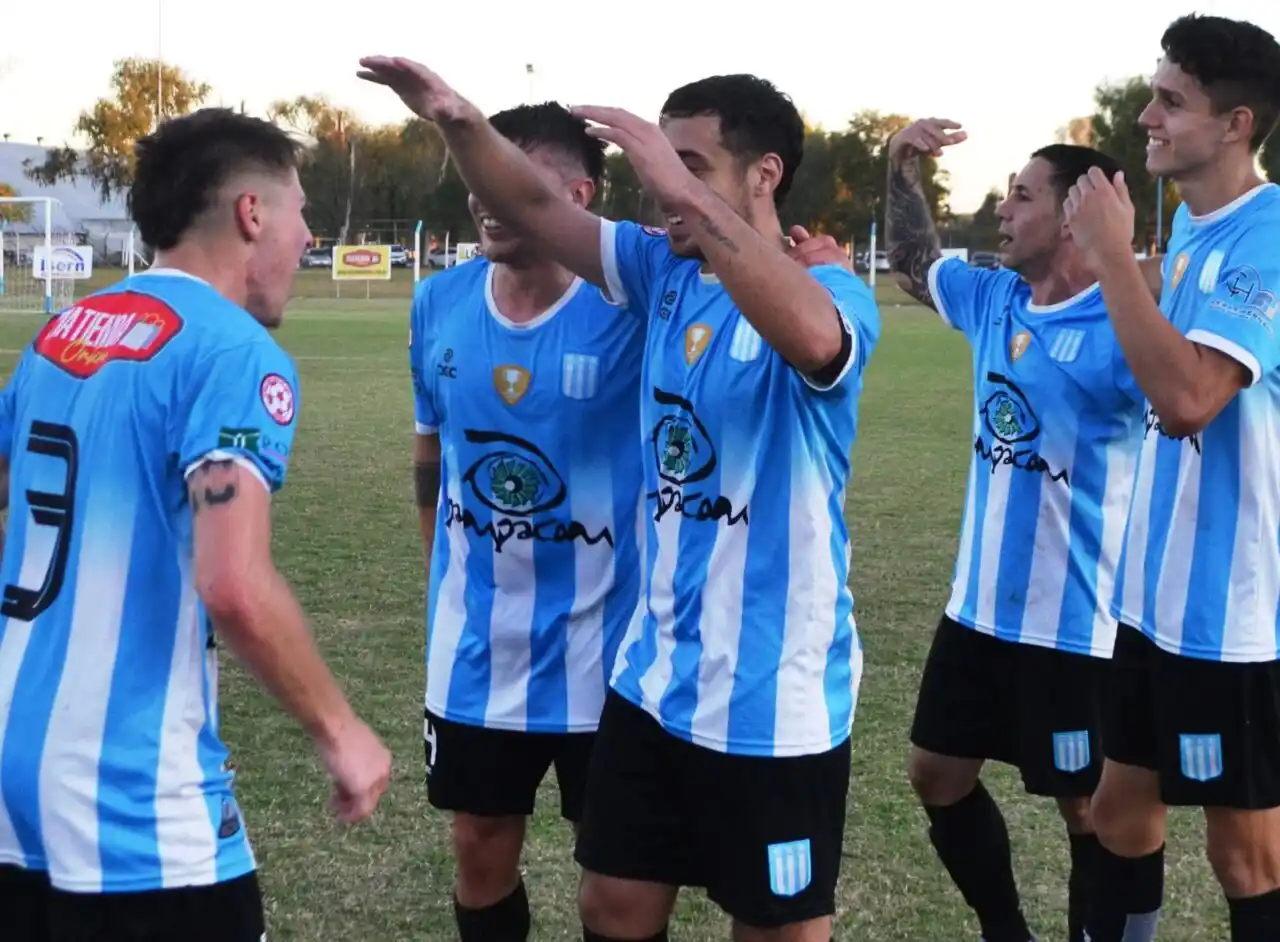 Argentino golpeó en el final del primer tiempo y después manejó el clásico