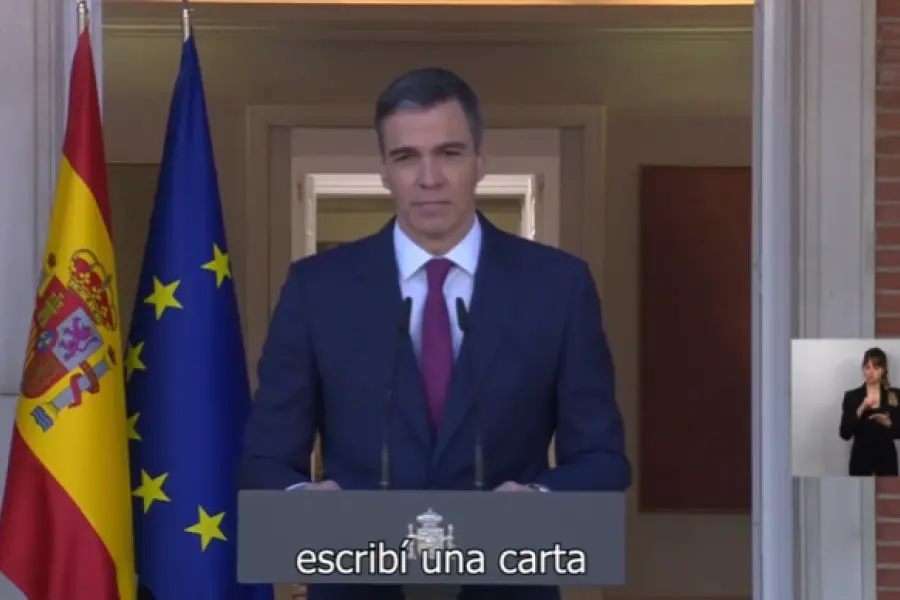 El presidente español Pedro Sánchez dijo que seguirá al frente del GobiernoEl