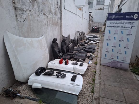 Allanamiento en Mar del Plata: hallaron autos y autopartes robadas en una vivienda