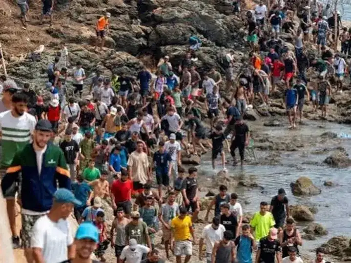 Detuvieron a cuatro inmigrantes por apedrear a soldados en Ceuta