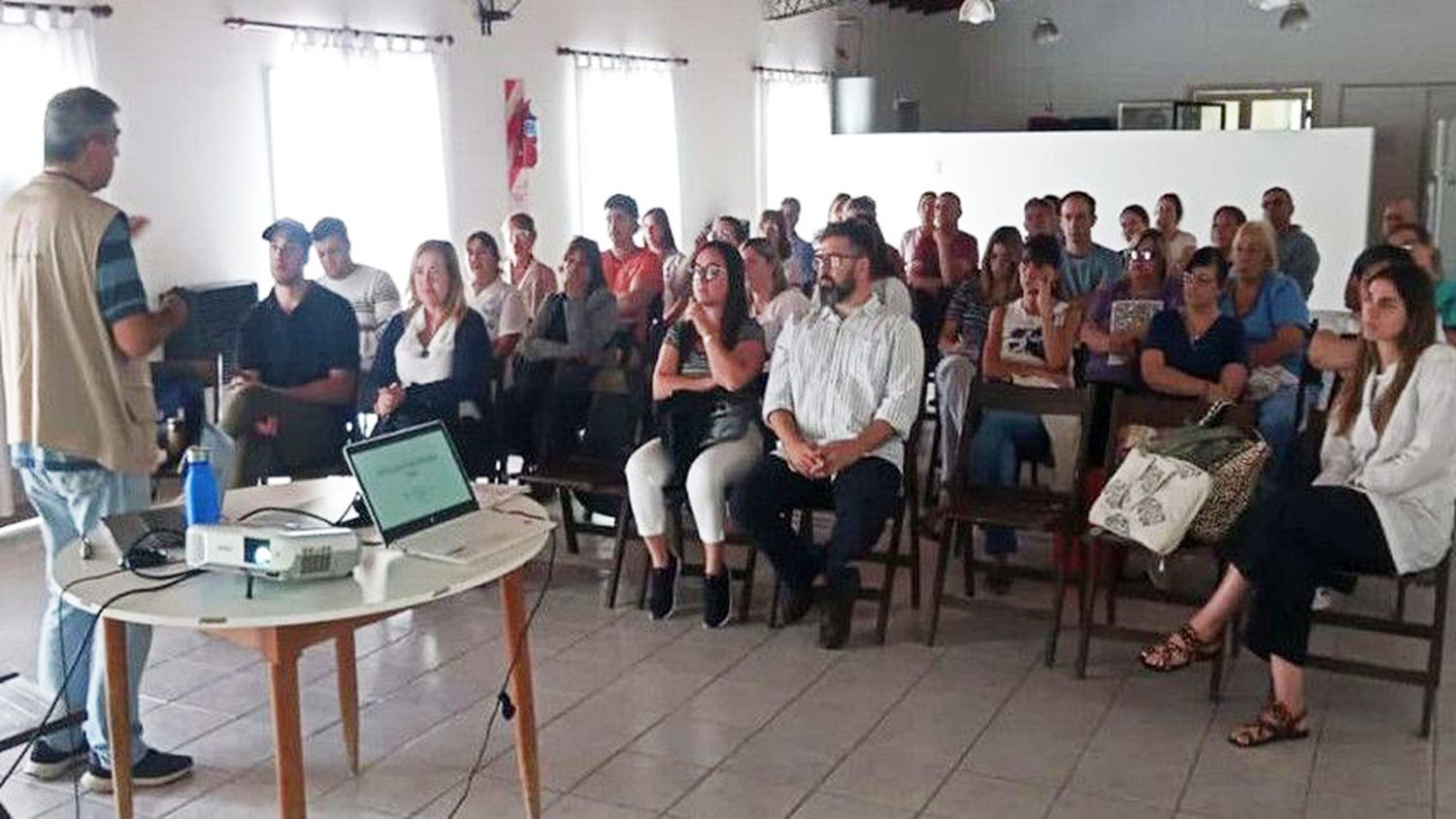 Jornada. Con profesionales del INTA, zoonosis y el hospital