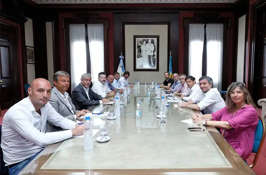 Kicillof encabezó un encuentro de trabajo en La Plata