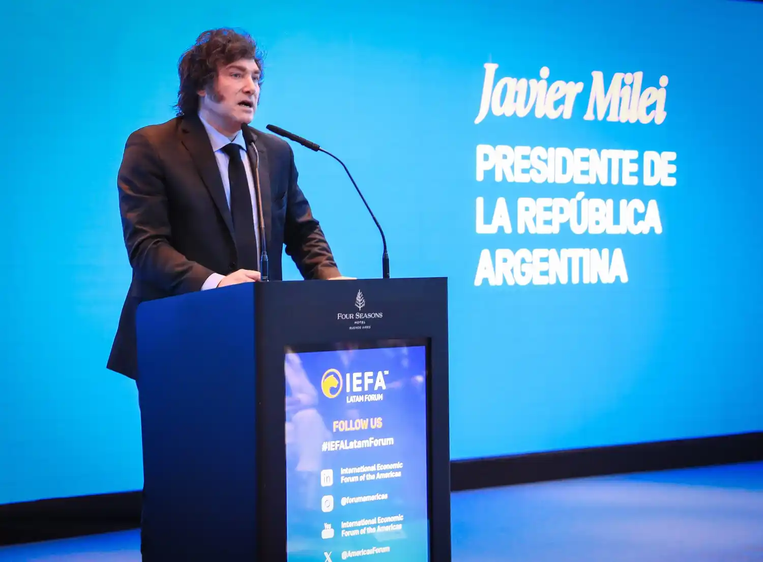 Milei reconoció que los salarios argentinos “son miserables”, pero culpó a “los 20 años de populismo”