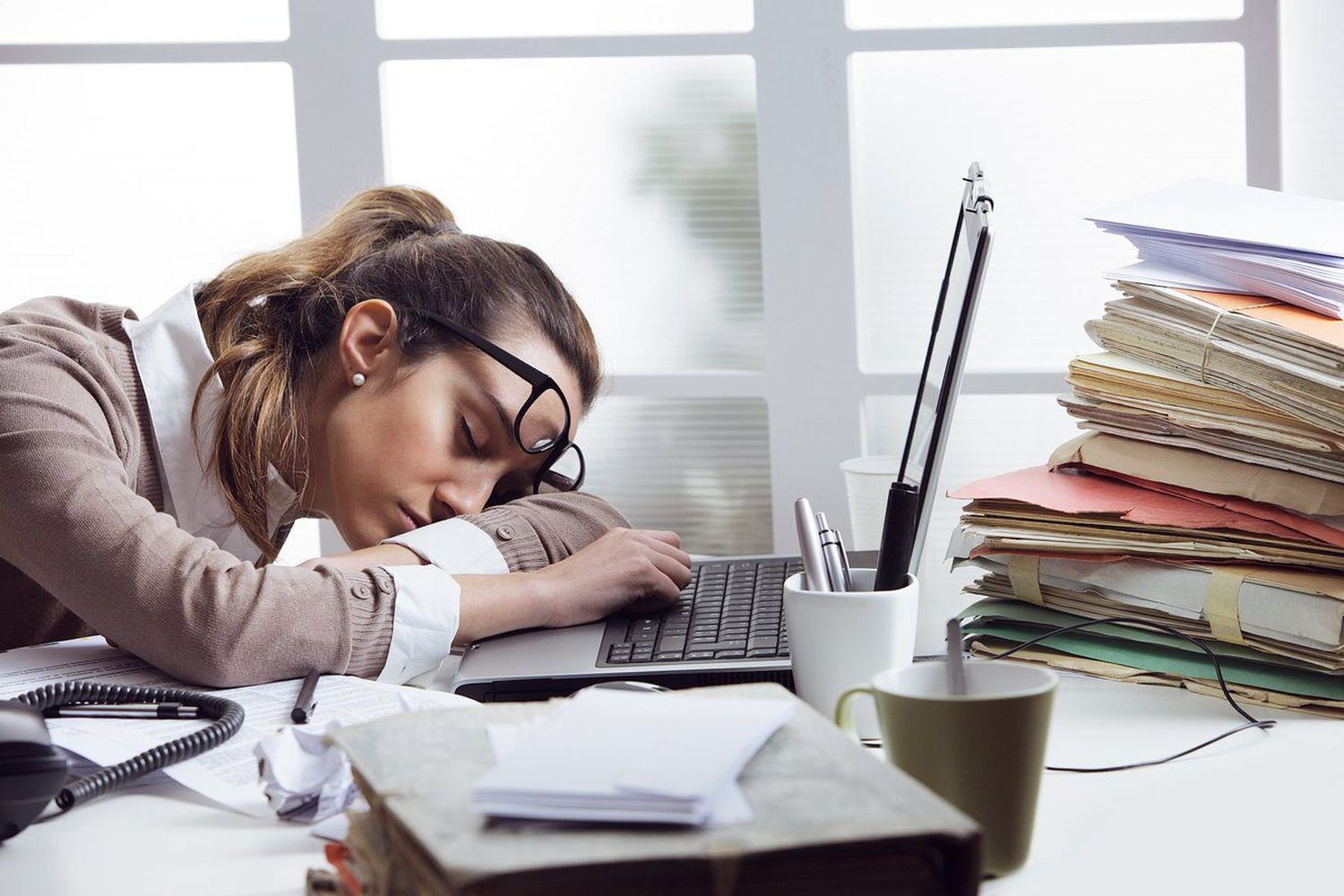 ¿Te sientes cansado y con dolor de cabeza? Esto es lo que debes comer