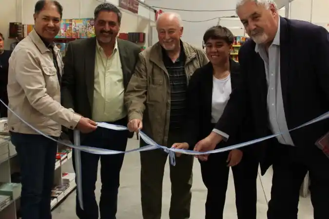 Autoridades de las diversas instituciones organizadoras participaron del acto de inauguración.