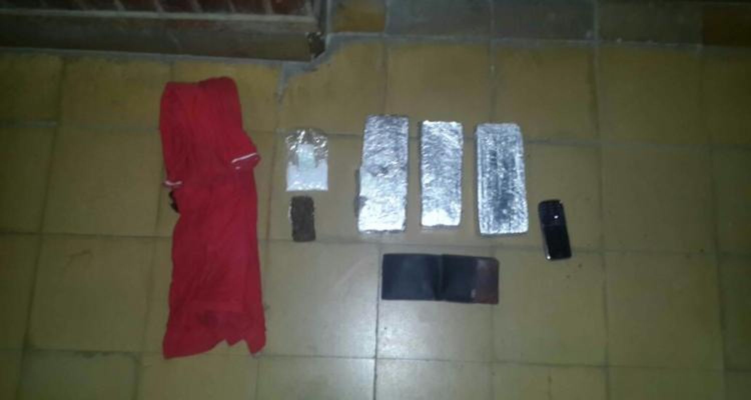 Detienen a dos mujeres y un hombre con drogas