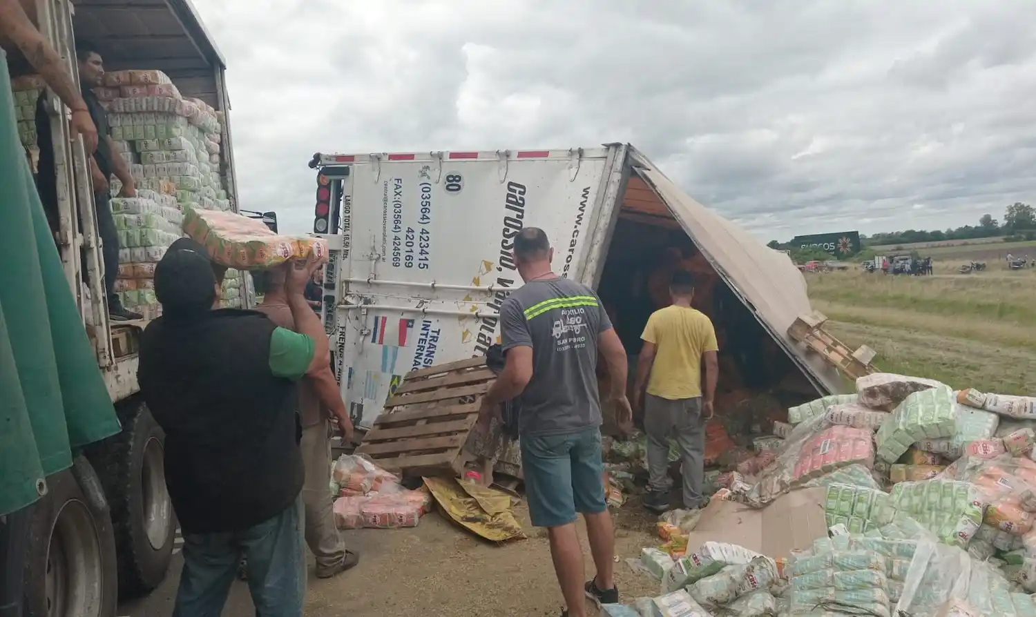 Vuelco camión comestibles 002