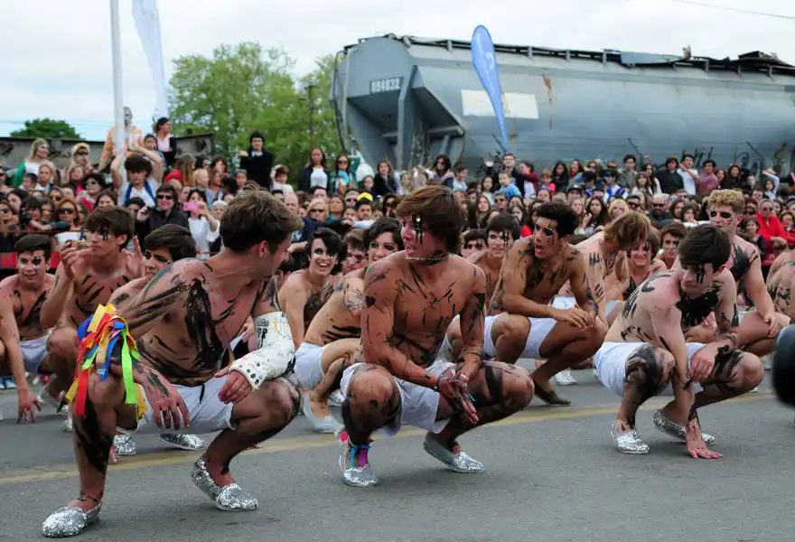 Mil chicos darán vida a una nueva edición de la Farándula en el estadio de Ferro 