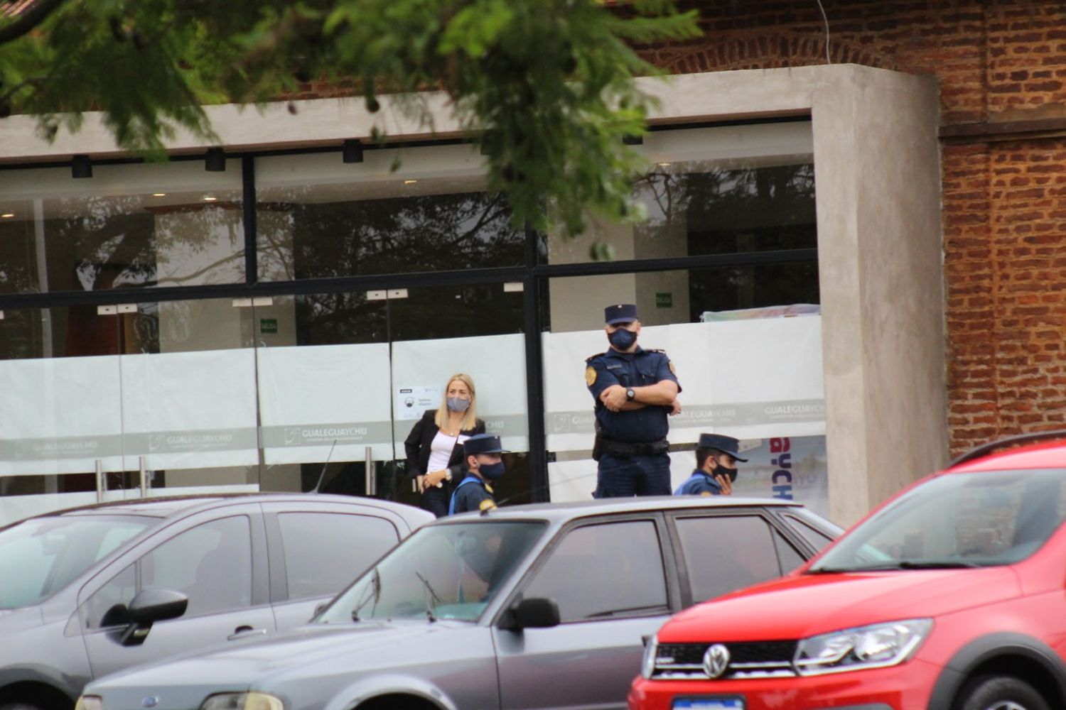 Pese a no haber fallo del jurado, el policía Gómez recuperó parcialmente su libertad 