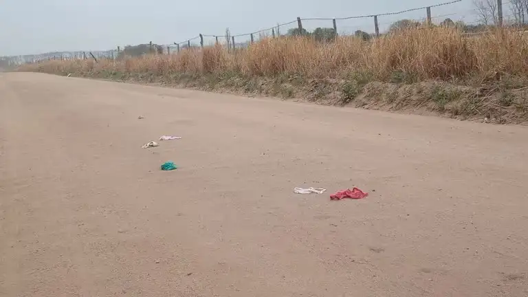 Al no haber cámaras de seguridad en la zona rural, es imposible rastrear el origen de este peculiar hecho.