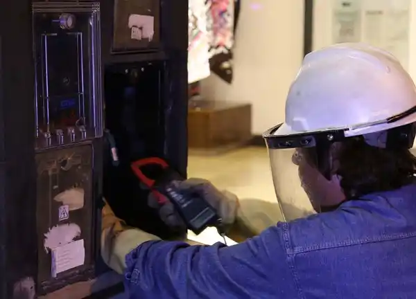 Proyecto "Electricidad segura" para viviendas del Barrio Autódromo