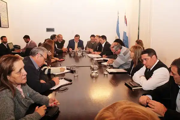 El gobierno mejoró la propuesta a los estatales pero fue rechazada 