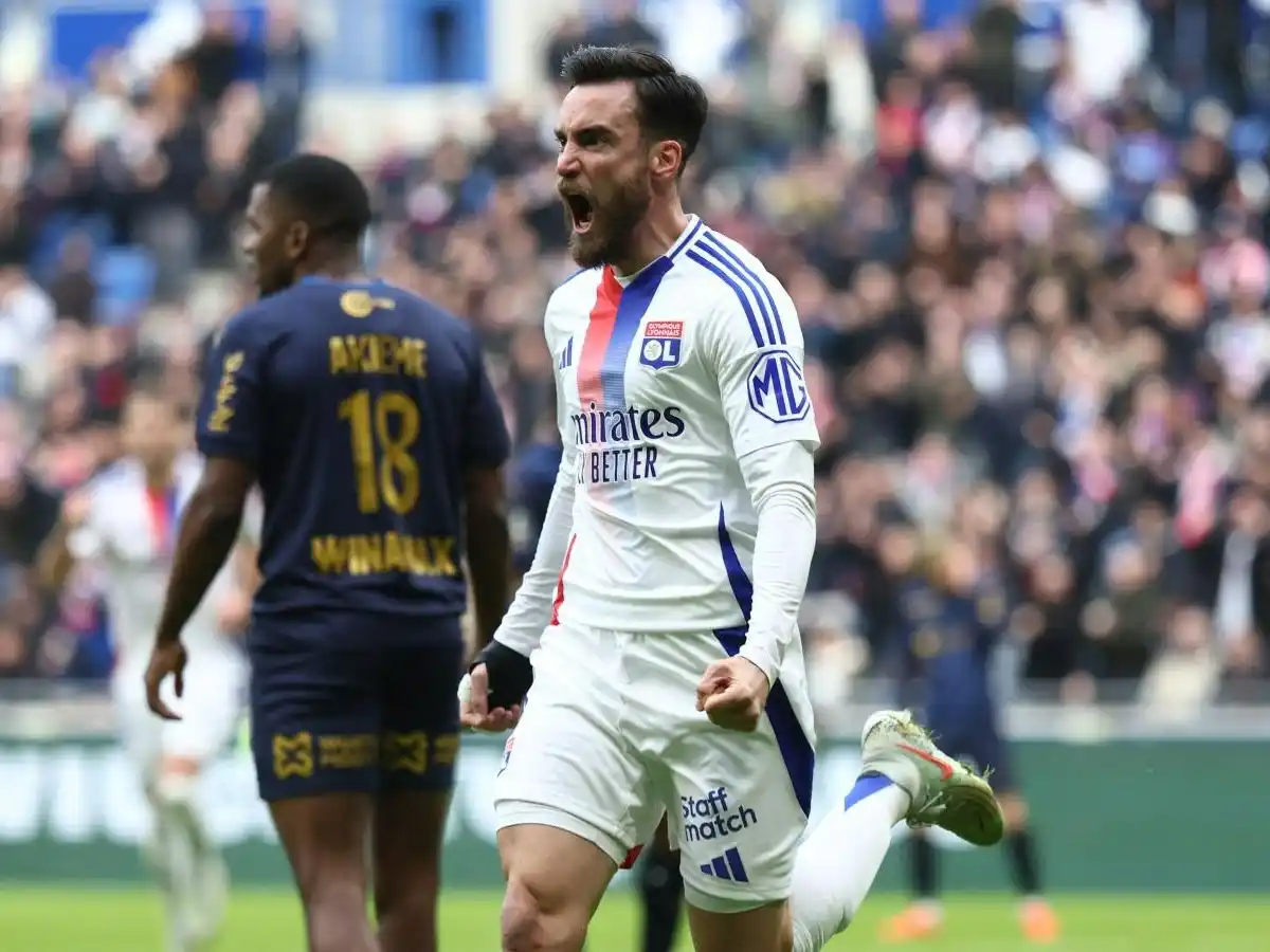 Nicolás Tagliafico abrió el triunfo de Lyon