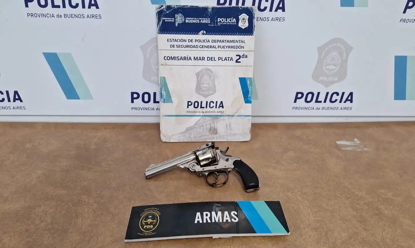 Se logró secuestrar un arma de fuego en allanamientos realizados en los barrios Bernardino Rivadavia y Nuevo Golf.