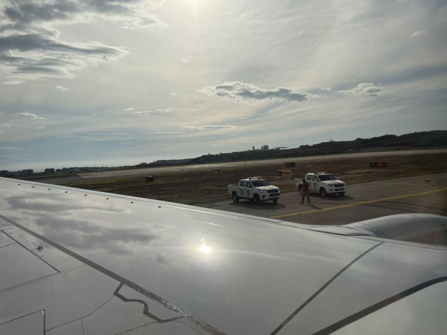 ¡POR POCO OCURRE UN ACCIDENTE! Avión se atascó tras desperfecto de la pista en el aeropuerto de Maiquetía