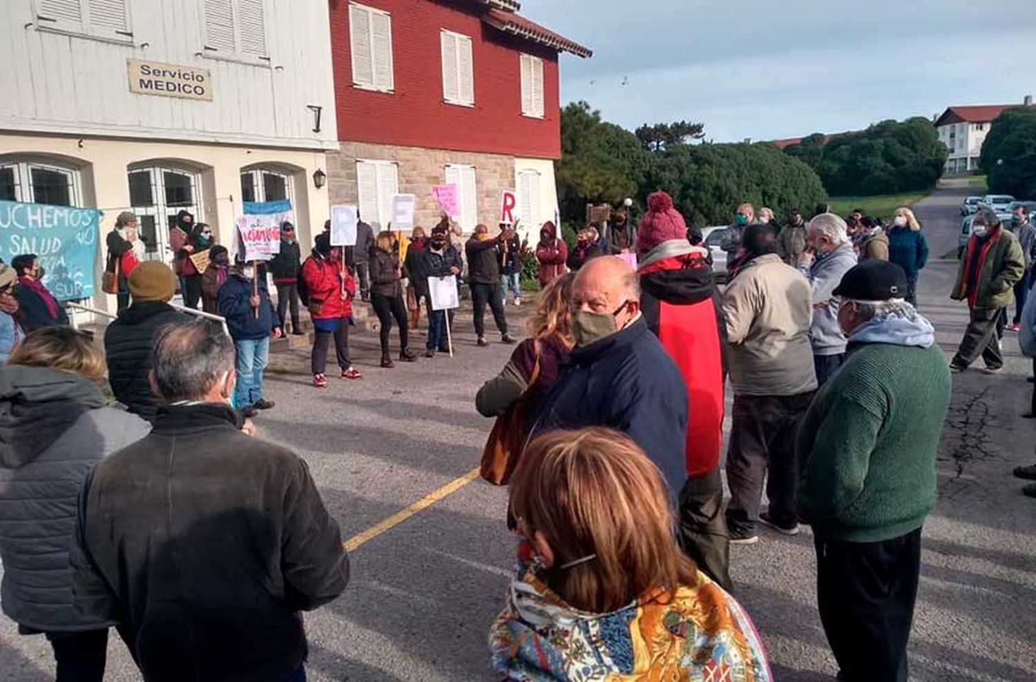 Vecinos de Chapadmalal reclamaron por la restitución de condiciones en el Centro de Salud