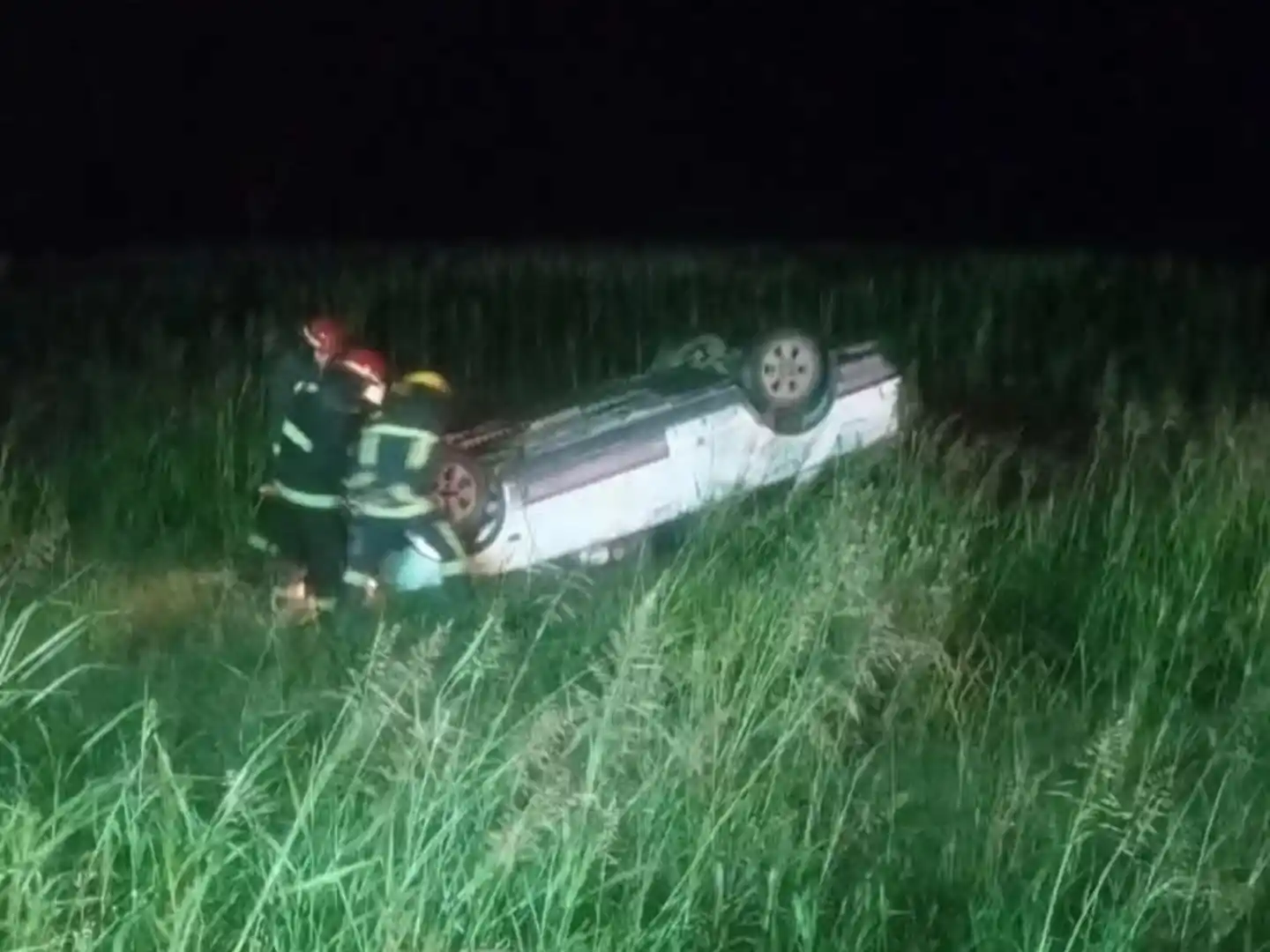 vuelco auto balnearia ruta provincial 3 bomberos