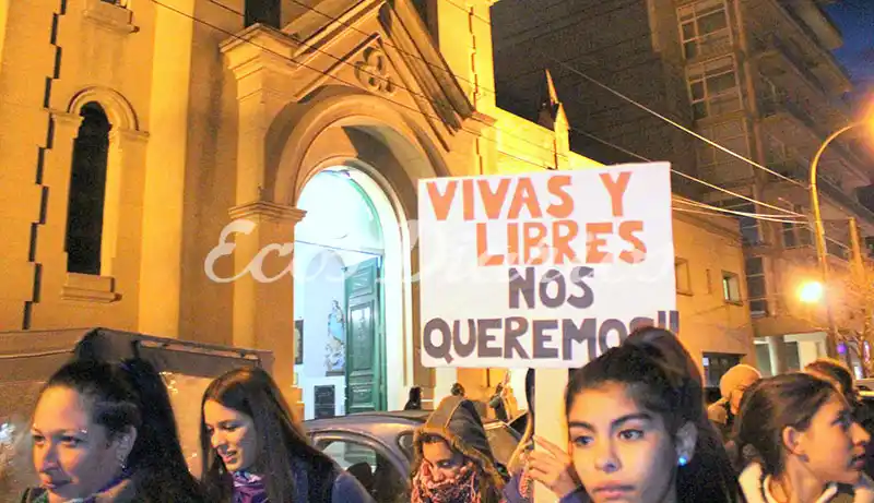 Marcha con pañuelos verdes en “Ni una menos”