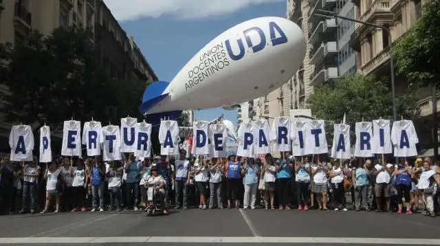 Los gremios docentes convocan a un paro nacional con movilización para el jueves 13 