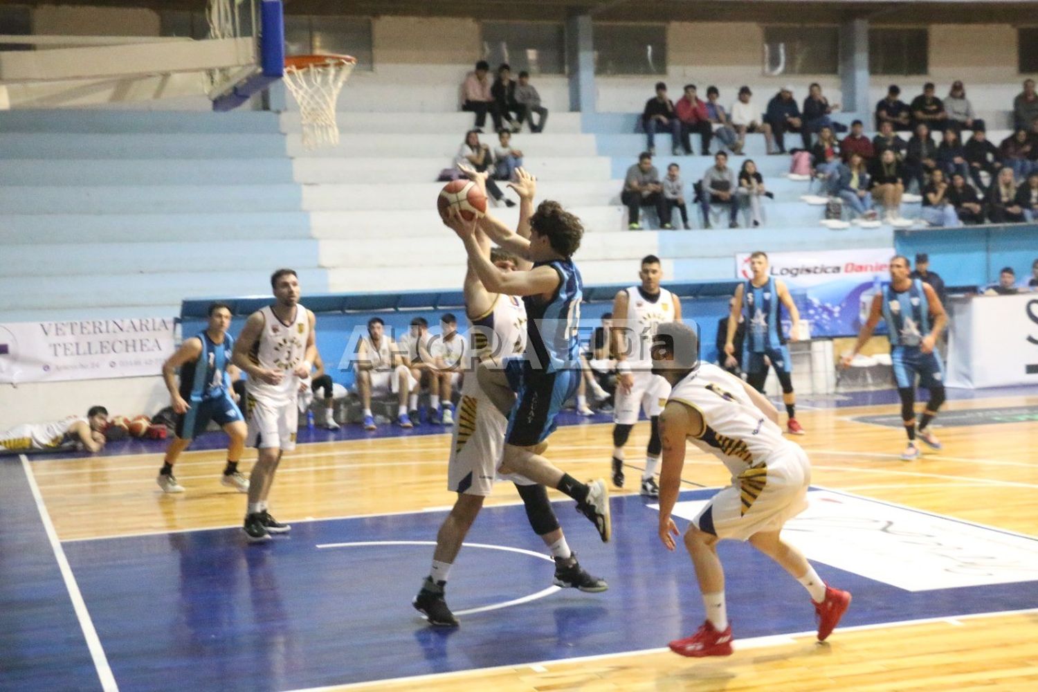 Juventud tuvo una noche olvidable y cayó en su cancha ante Paracao