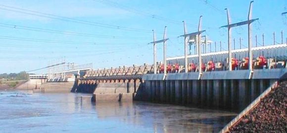 Salto Grande pasó un verano con caudales que fueron  los más bajos de su historia