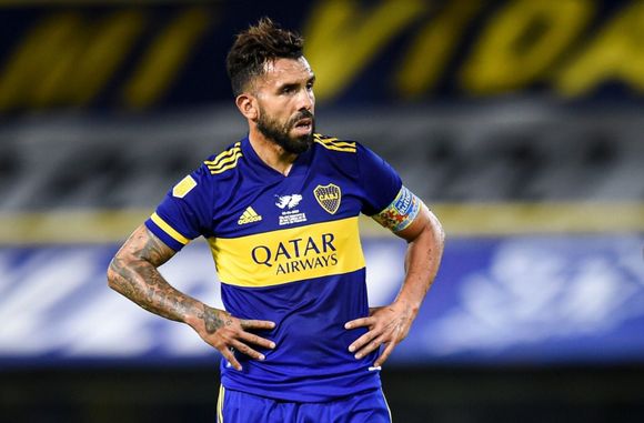 Se retiró Carlos Tévez: el día que jugó un partido en el Estadio Municipal contra un combinado local