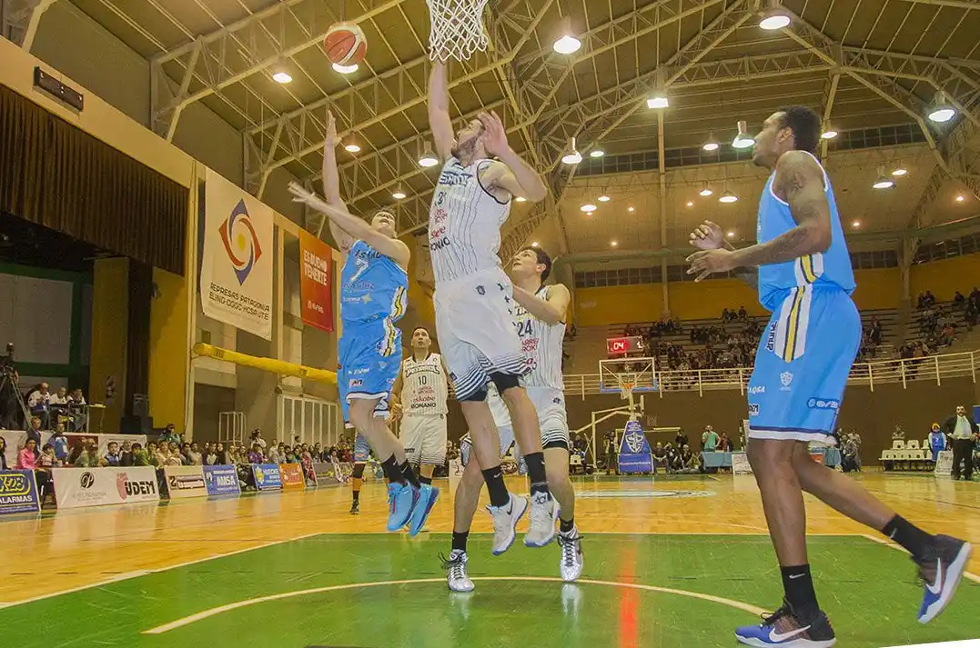 Peñarol extendió su racha en el sur