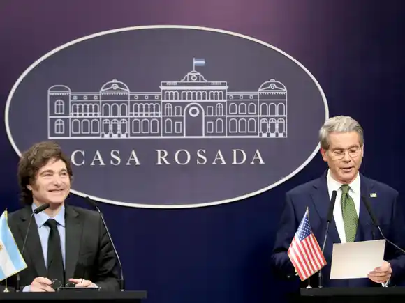 Estados Unidos podría brindar una asistencia financiera directa para Argentina en caso de un shock externo