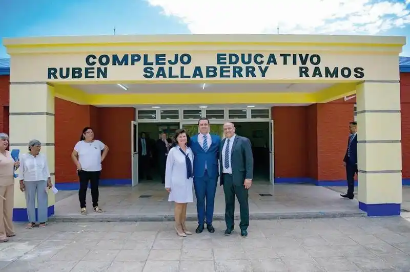 El vicegobernador Solís encabezó el acto por el 50.º
aniversario de la EPEP N.º 346 de Laguna Blanca