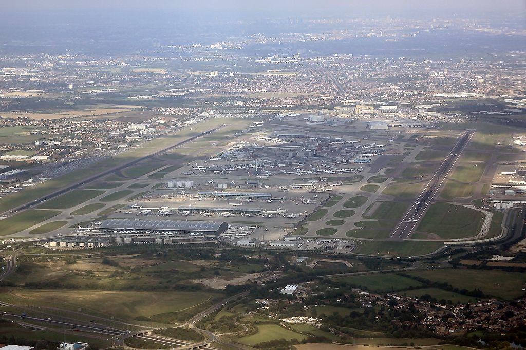 England again requires negative PCR test for passengers flying from China