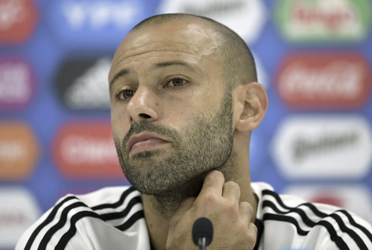 Mascherano, respaldado por Romeo y AFA.
