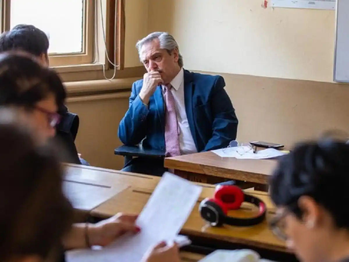 En su cuarto día de gestión, el presidente Alberto Fernández tomó examen en la UBA